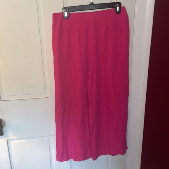 Hot pink wide leg capris with buttons - Picture 4 of 4